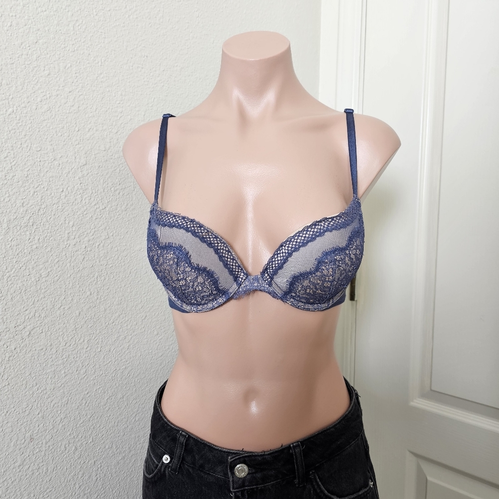 Womens Victoria's Secret push up Bra Sz 32B